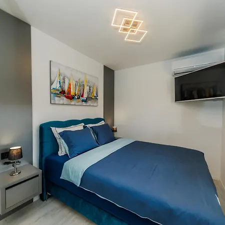 Moonlight Luxury * Kastela