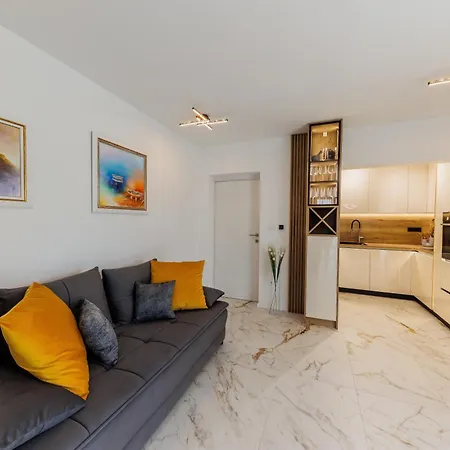 Moonlight Luxury Apartment *