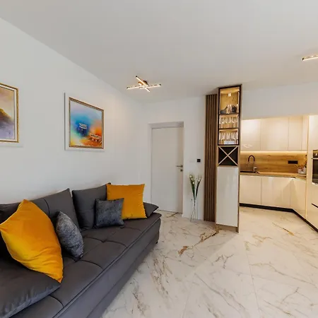 Moonlight Luxury With Private Pool 아파트 *