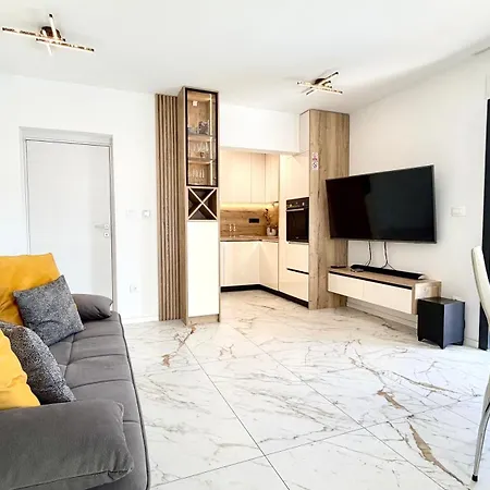 Moonlight Luxury With Private Pool And Parking Apartamento