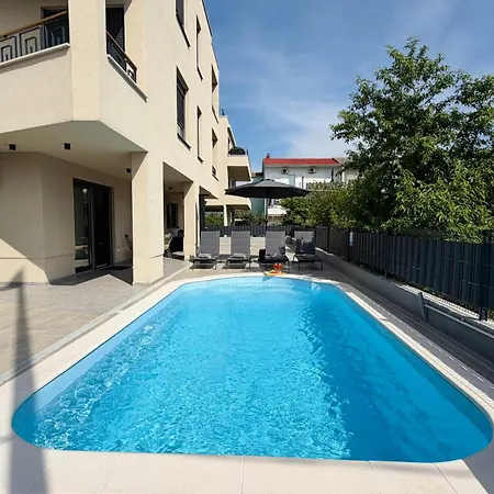 公寓 Moonlight Luxury With Private Pool And Parking Kaštela