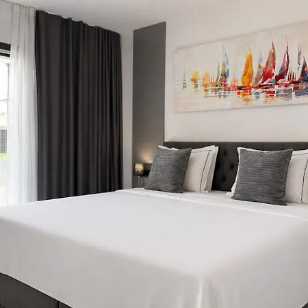 Apartamento Moonlight Luxury With Private Pool And Parking Kaštela
