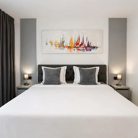 Moonlight Luxury With Private Pool And Parking Apartamento