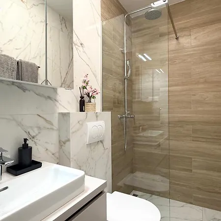 Apartamento Moonlight Luxury With Private Pool And Parking Kaštela