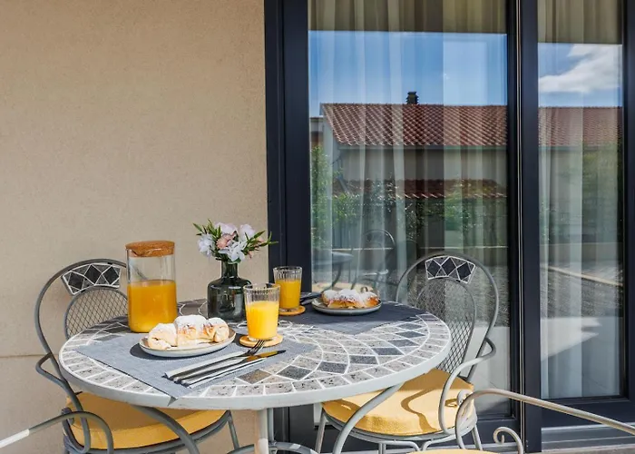 Moonlight Luxury With Private Pool 아파트 *