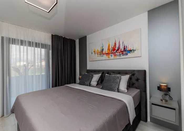 Moonlight Luxury With Private Pool 아파트 *