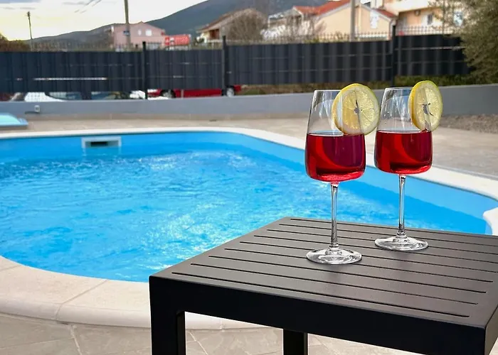 Moonlight Luxury With Private Pool