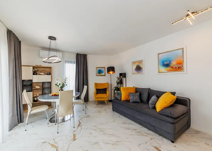 아파트 Moonlight Luxury With Private Pool Kaštela